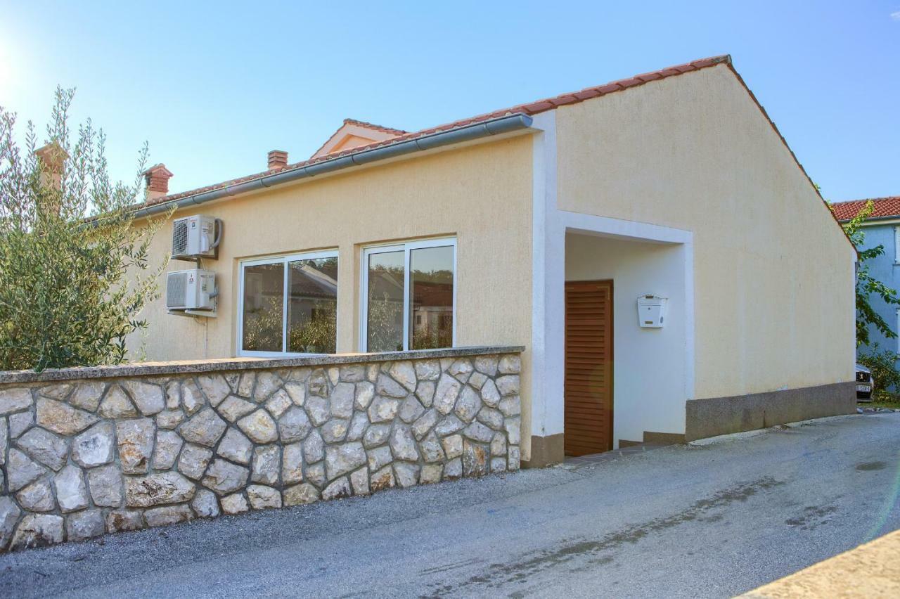 Apartments Ivan Porat Malinska Exterior foto